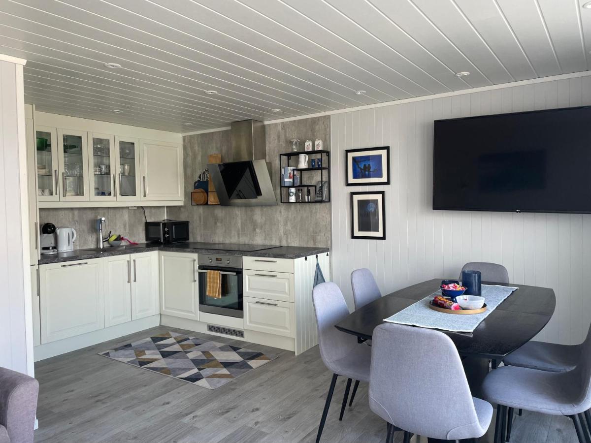 Luxurious Cabin By The Waterfront Leknes Exterior photo